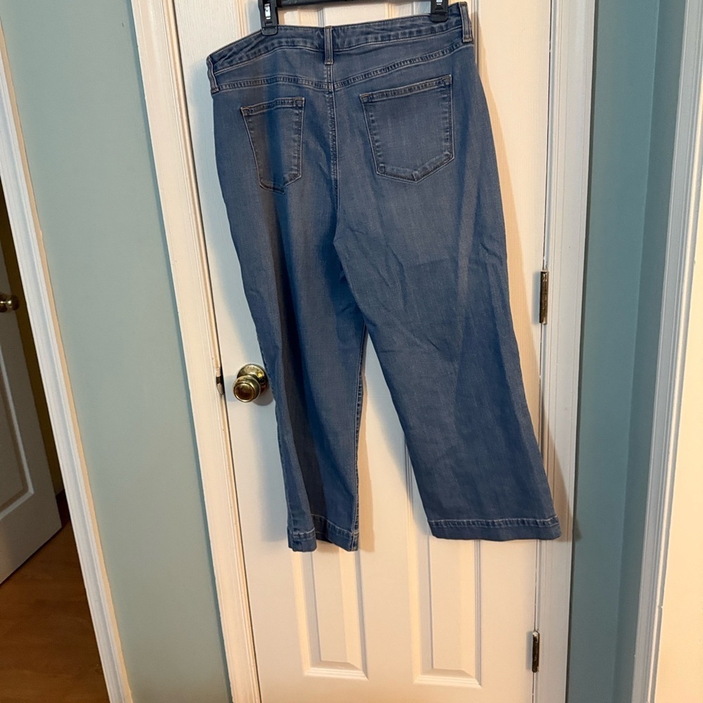 Sonoma Cropped Blue Jeans - Picture 3 of 4
